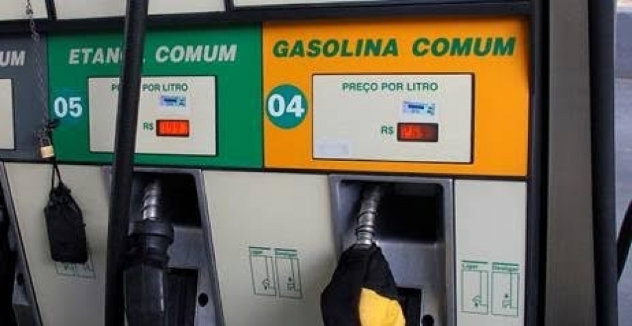 Petrobras anuncia corte em gasolina; preço cai 2,6% a partir de hoje