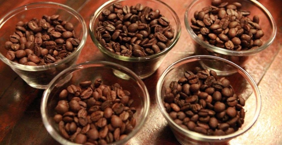  Em desenhos industriais para a produção final do café, são quase 500 patentes registradas pelos EUA e nenhuma no Brasil. Em termos de marcas, são mais de 2,7 mil na Itália. Contra apenas 260 no Brasil.