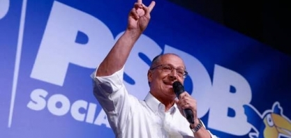 Alckmin assume comando do PSDB com aceno ao PMDB  