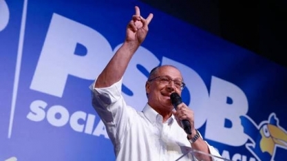 Alckmin assume comando do PSDB com aceno ao PMDB  