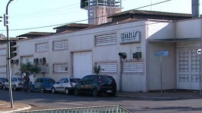 Ex-funcionários ocupam barracão em protesto contra dívidas trabalhistas