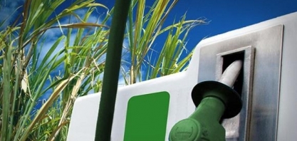 Superávit mundial de açúcar deve favorecer produção de etanol no Brasil 