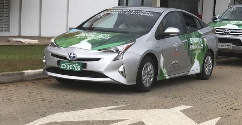Toyota Prius Flex se prepara para iniciar viagem até Brasília partindo da sede da investe SP, no Butantã