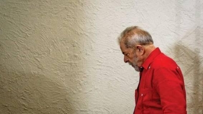 Moro manda prender Lula, que tem que se entregar hoje