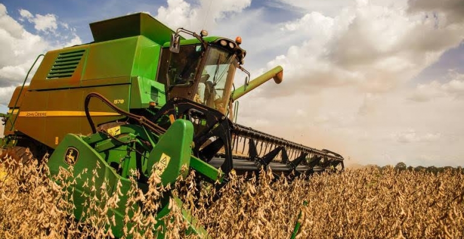 Com colheita na reta final, safra de soja do Brasil encosta na dos EUA