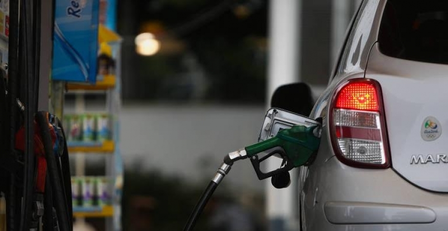Política de preços da gasolina é perversa, dizem donos de postos