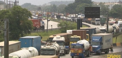 Caminhoneiros pararam no Porto de Santos e ameaçam com greve nacional