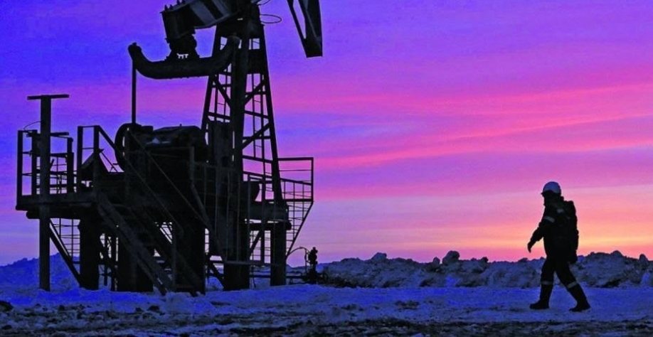 Washington deverá gradualmente restabelecer punições à indústria petrolífera do Irã em até seis meses