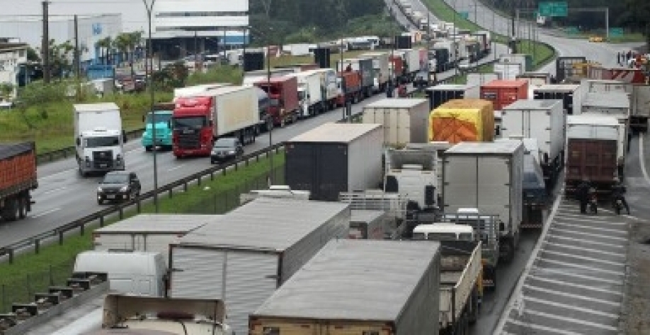 Cenários já admitem estado de sítio e suspensão do processo eleitoral