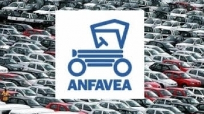 Alta de 40,4% na produção de veículos em abril sobre ano anterior  