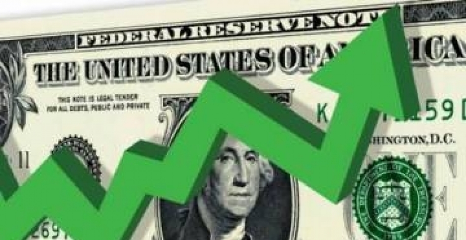 Dólar tem quinta alta seguida e termina em R$3,70 com cenário externo 