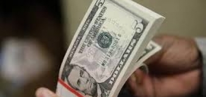 Dólar sobe 6% em abril e tem maior alta mensal desde novembro de 2016