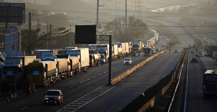 Paralisação dos caminhoneiros é um dos fatores que levaram à percepção negativa sobre a economia
