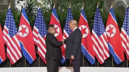 Donald Trump e Kim Jong-un fazem reunião histórica em Singapura
