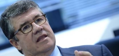 Rumo trafega em trilhos kafkianos 