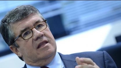 Rumo trafega em trilhos kafkianos 