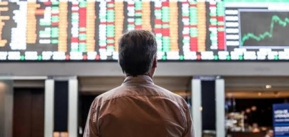 Dólar encosta em R$ 3,80 e Bolsa fecha em alta de 0,64%