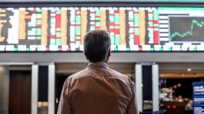 Dólar encosta em R$ 3,80 e Bolsa fecha em alta de 0,64%