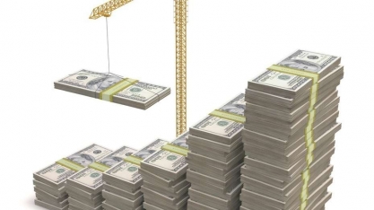 Exterior pesa, dólar salta 2% e vai acima de R$3,85 mesmo com ação do BC 