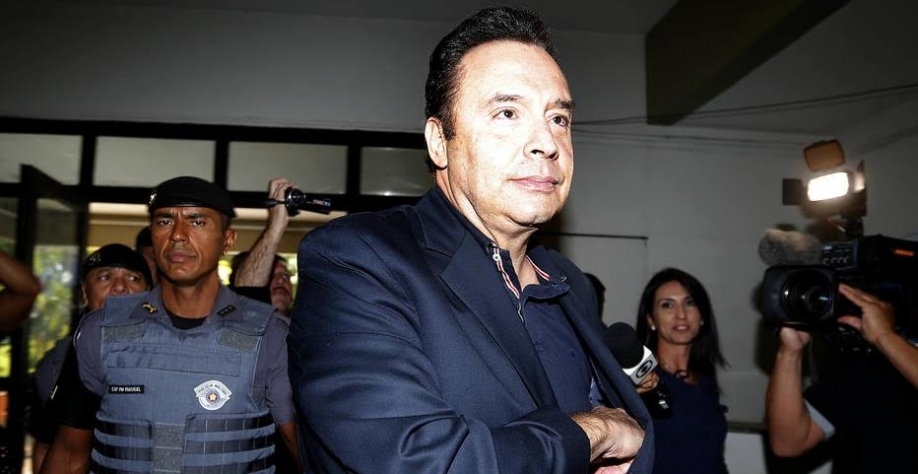  O empresário Laerte Codonho, dono da fabricante de refrigerantes Dolly, ao ser preso pela Polícia Militar em Cotia