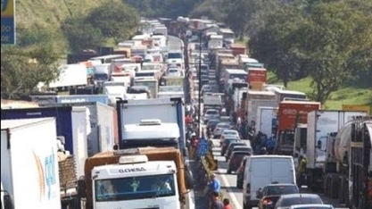 Agronegócio perde R$ 500 milhões por dia por conta do frete 