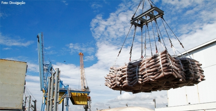 China aplica tarifas extras sobre importações de açúcar a partir de agosto