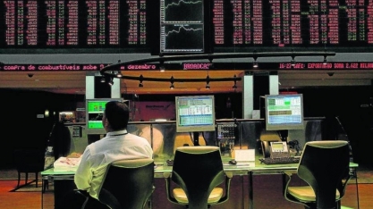 Bolsa sobe 1,96% e dólar fecha em alta, cotado a R$ 3,88