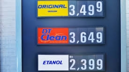 Gasolina recua em 17 Estados e no DF; valor médio cai 0,24% no País 