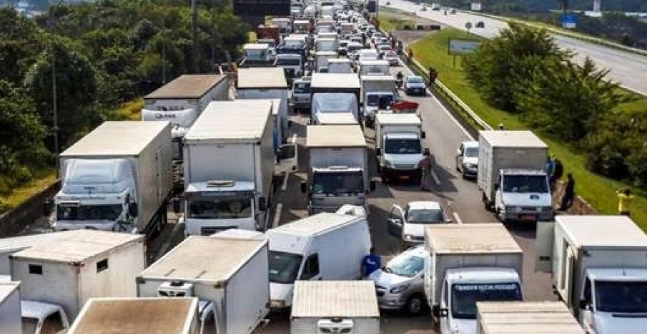 Economia tem maior queda mensal em maio, após greve dos caminhoneiros