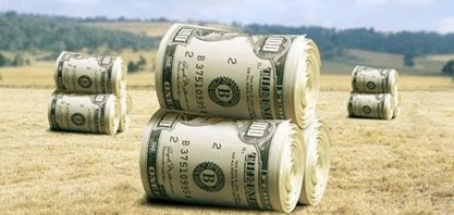 Dólar sobe ante o real com foco em cena política 