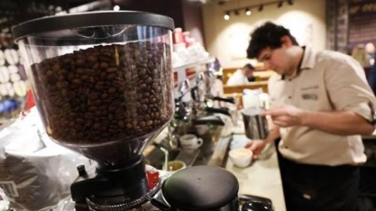Queda do preço internacional deve baratear xícara de café 