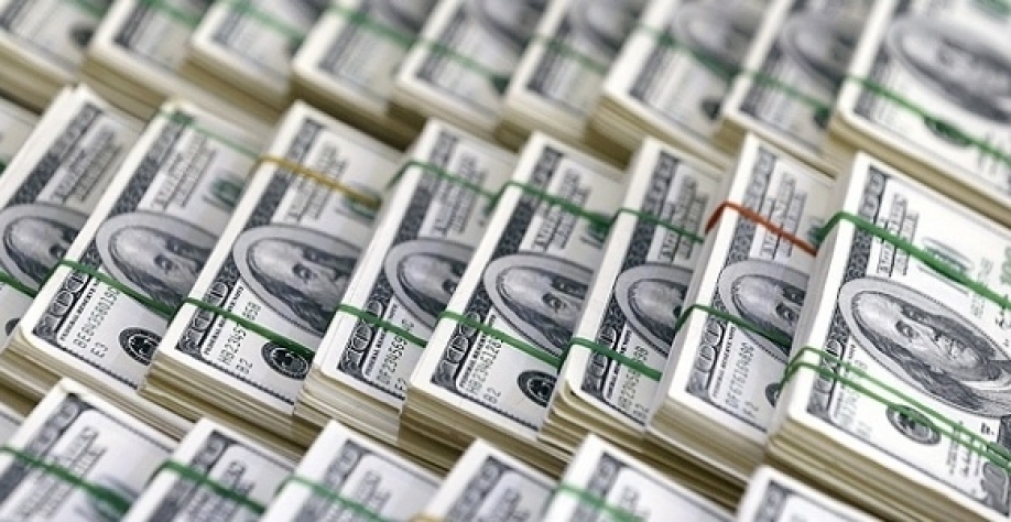 Dólar fecha semana em queda, a R$ 3,851, mesmo com guerra comercial