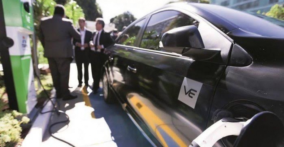 Mais silencioso, menos poluente e símbolo da energia renovável, o carro elétrico não é prioridade para o ministro de Minas e Energia 