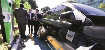 Um governo fóssil: ministro de Minas e Energia abre mão do carro elétrico