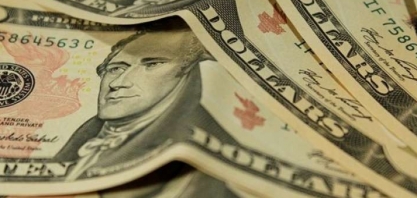 Em dia volátil, Bolsa cai e dólar sobe para R$ 3,90 descolados do exterior