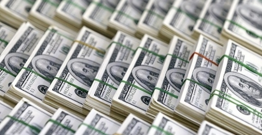 Dólar sobe 1,5%, encosta em R$ 4,15 com cena eleitoral  