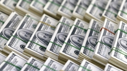 Dólar sobe 1,5%, encosta em R$ 4,15 com cena eleitoral  