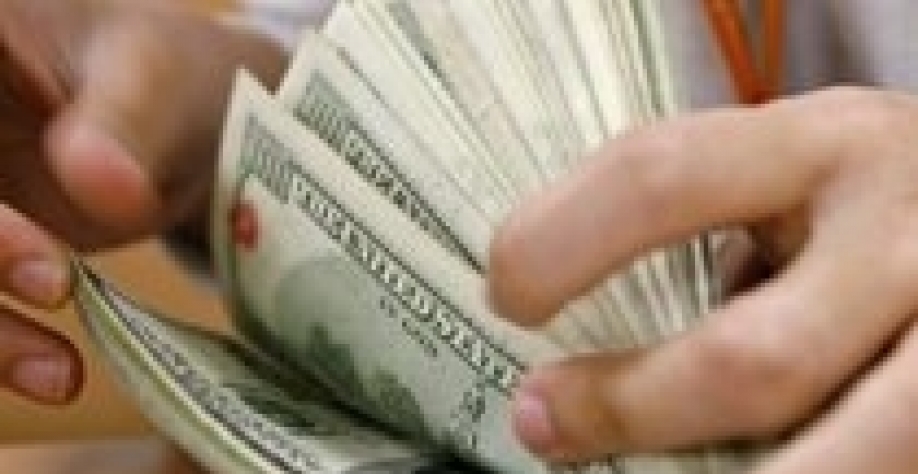 Dólar fecha em queda nesta terça, abaixo de R$ 3,90