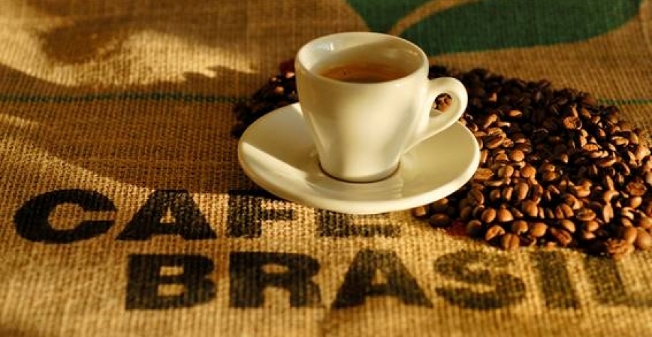 Futuros do café na ICE caem para perto de US$1, menor nível em 12 anos 