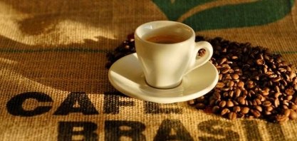 Futuros do café na ICE caem para perto de US$1, menor nível em 12 anos 