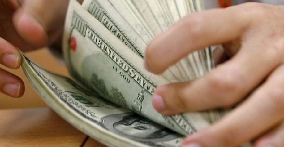 Dólar acumula alta de 8,5% em agosto e tem pior mês em três anos 