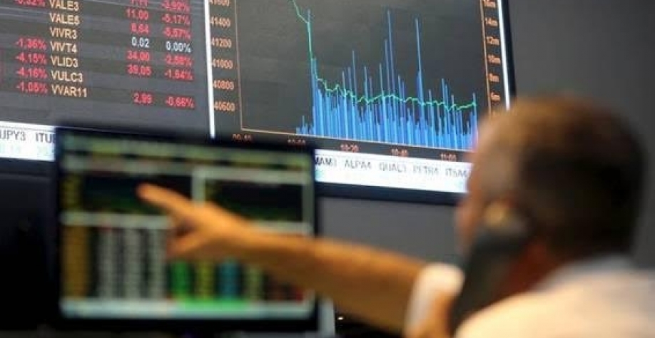 Ibovespa fecha em alta de 2,5% com NY e olho em eleição