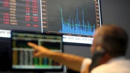 Ibovespa fecha em alta de 2,5% com NY e olho em eleição