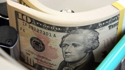 Dólar cai e volta a R$3,76 com investidores animados