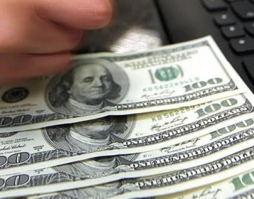 Dólar tem nova baixa ante real com exterior e vantagem de Bolsonaro 