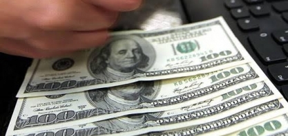 Dólar tem nova baixa ante real com exterior e vantagem de Bolsonaro 