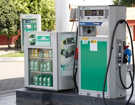 Petrobras: Gasolina cai quase 20% em novembro;preços nos postos caem menos 