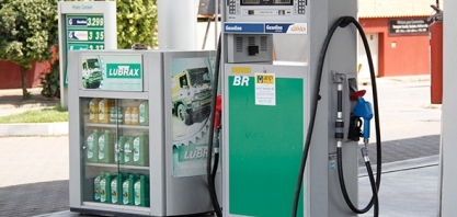 Petrobras: Gasolina cai quase 20% em novembro;preços nos postos caem menos 