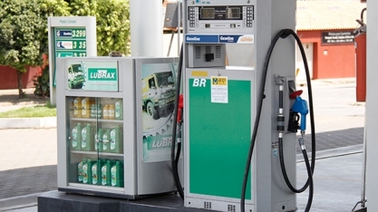 Petrobras: Gasolina cai quase 20% em novembro;preços nos postos caem menos 