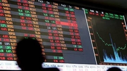 Ibovespa fecha em queda com ajustes na volta de feriado;Petrobras PN cai 3%